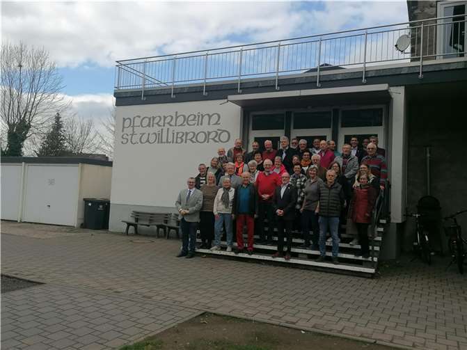 Die Teilnehmerinenn und Teilnehmer gemeinsam mit Landrat Dr. Alexander Saftig (1.v..l.).  Foto: privat