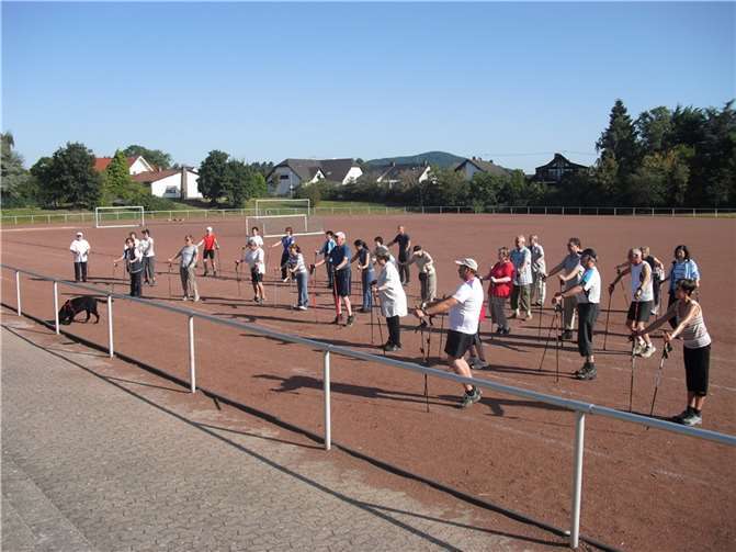 Die Teilnehmer*innen beim letzten Walkingschnuppertag in Mendig.  Foto: Klaus Jahnz