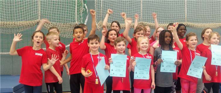 Die Teilnehmer/innen der LG Maifeld-Pellenz freuen sich über ihre Urkunden.privat