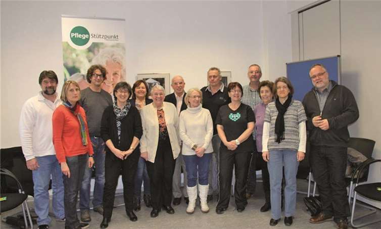 Die Teilnehmer/innen der Schulungsreihe haben sich an fünf Terminen mit den Schwerpunkten Krankheitsbild Demenz, wertschätzender Umgang mit Demenzkranken, Beschäftigung von Demenzkranken, Vorsorgevollmacht/Patientenverfügung/Gesetzliche Betreuung, Pflegeversicherung und Entlastungsmöglichkeiten beschäftigt, um den Anforderungen der Versorgung eines an Demenz erkrankten Menschen besser gewachsen zu sein. privat