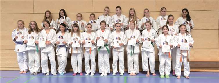 Die Teilnehmerinnen der weiblichen U15 mit Jana Sesterhenn und Leonie Dehren.privat