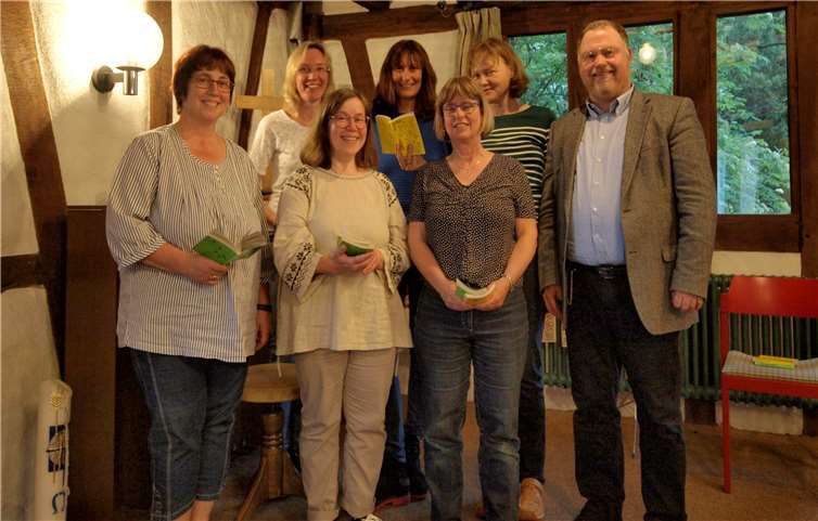 Die Teilnehmerinnen des Kinderchorseminars unter der Leitung von Dekanatskantor Jens Schawaller. Foto: privat