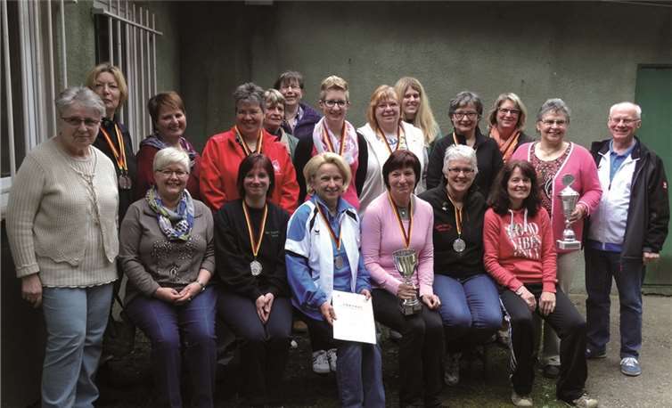 Die Teilnehmerinnen des Kreisdamenvergleichsschießens in Adenau. Privat