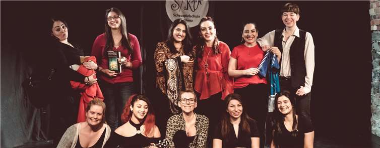 Die Teilnehmerinnen des Workshops setzten sich mit ihrem vergangenen und gegenwärtigen Ich auseinander. Foto: Isa Hoffmann