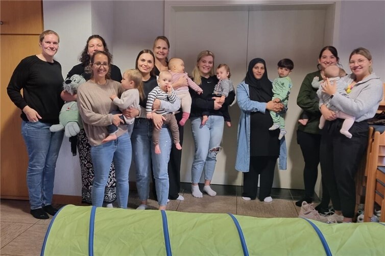 Die Teilnehmerinnen erhielten wertvolle Informationen rund um die Zahngesundheit ihrer Kinder. Foto: Kristin Sturzbecher