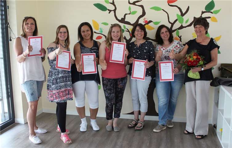 Die Teilnehmerinnen freuten sich gemeinsam mit der Referentin Annerose Flunkert (ganz rechts) über den erfolgreichen Abschluss der Marte Meo – Schulung. DKSB