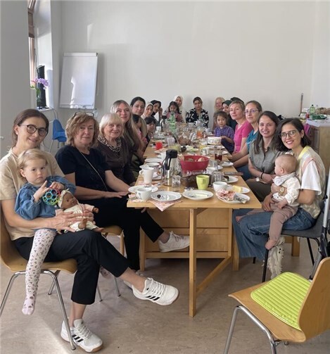 Die Teilnehmerinnen konnten sich in lockerer Atmosphäre über Themen wie Familie, Bildung oder den Weg in den Beruf unterhalten. Foto: Christa Fröhlich