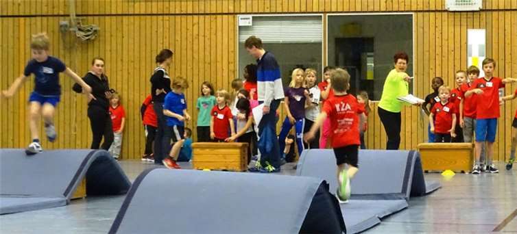 Die Teilnehmer*innen mussten diverse Hindernisse überwinden. Foto: privat