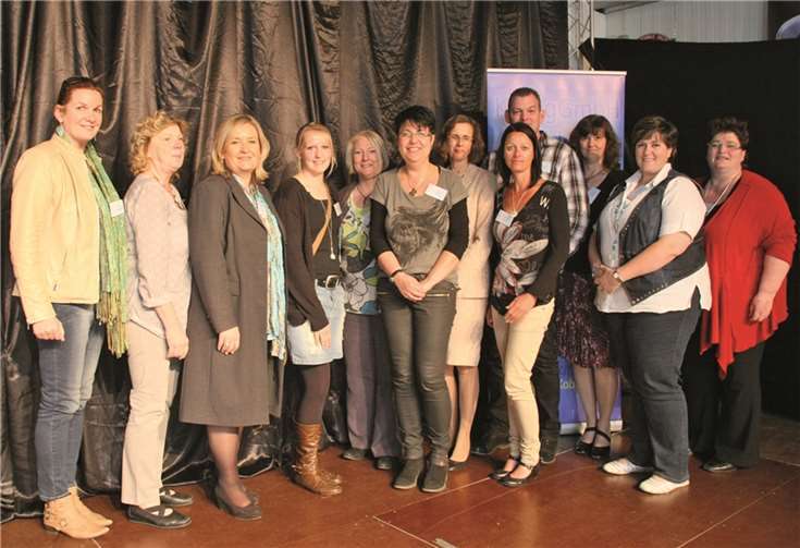 Die Teilnehmerinnen und Teilnehmer aus dem Bereich Ahrweiler: Maria Lamonte-Austin, Leiterin Kita St. Martin, Remagen; Carola Reuter, Leiterin Kita St. Johannes der Täufer, Brohl-Lützing: Renata Kemnitzer, Leiterin Kita St. Walburga, Grafschaft-Gelsdorf, Simone Engels, Kita St. Walburga, Grafschaft-Gelsdorf, Simone Frevert, Kita St. Johannes der Täufer, Adenau; Ingrid Seifen, Leiterin Kita St. Viktor, Bad Breisig, Erika Scheuer, Leiterin Kita St. Peter, Sinzig, Dorothe Rieder, Kita Calvarienberg, Ahrweiler; Thomas Welter, Leiter Kita Calvarienberg, Ahrweiler; Astrid Gehrke, Leiterin Kita St. Remaclus, Waldorf, Sandra Baunach, Kita Johannes der Täufer, Brohl-Lützing; Elke Fuhrmann, Leiterin Kita St. Franziskus, Schuld.privat