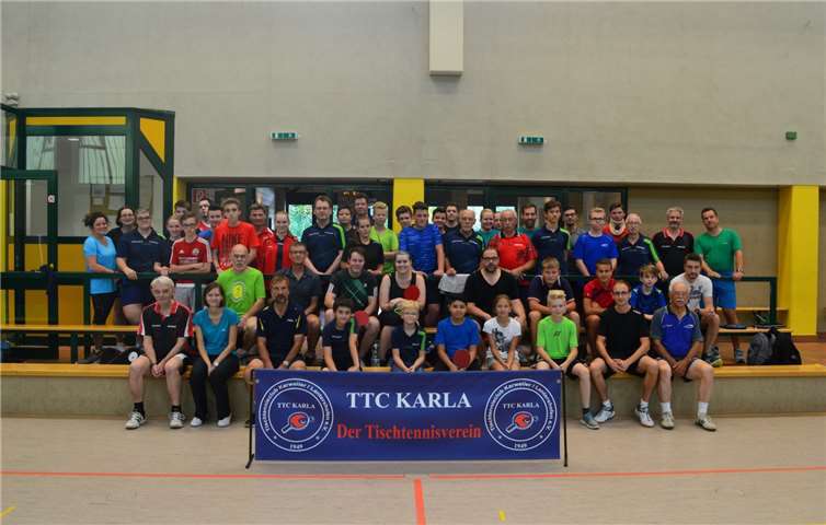 Die Teilnehmerinnen und Teilnehmer beim Familienturnier des TTC Karla.privat