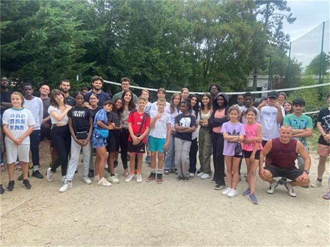 Die Teilnehmerinnen und Teilnehmer der Ferienfreizeit nach Yerres. Fotos: Serge Hertrich/Christine Götz-Suffel