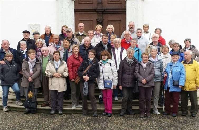 Die Teilnehmerinnen und Teilnehmer der Jahrestour zeigten sich beim gemeinsamen Gruppenfoto bester Laune. privat