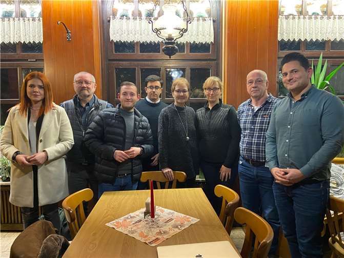 Die Teilnehmerinnen und Teilnehmer der kürzlich stattgefundenen Besprechung zur neuen SPD-Arbeitsgemeinschaft „Migration und Vielfalt“ freuen sich über alle, die mitmachen möchten.  Foto: Janick Helmut Schmitz