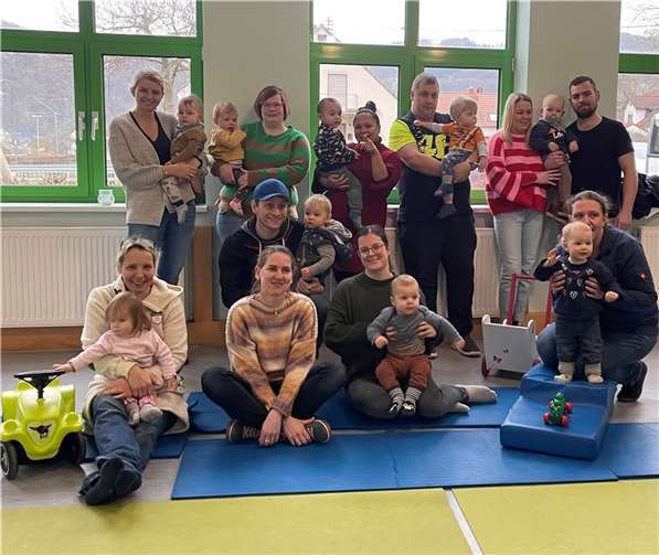Die Teilnehmerinnen und Teilnehmer des Elterntreffs in Löf.  Foto: Christa Fröhlich