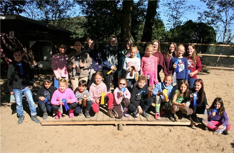 Die Teilnehmerinnen und Teilnehmer des Ponyturniers.Privat