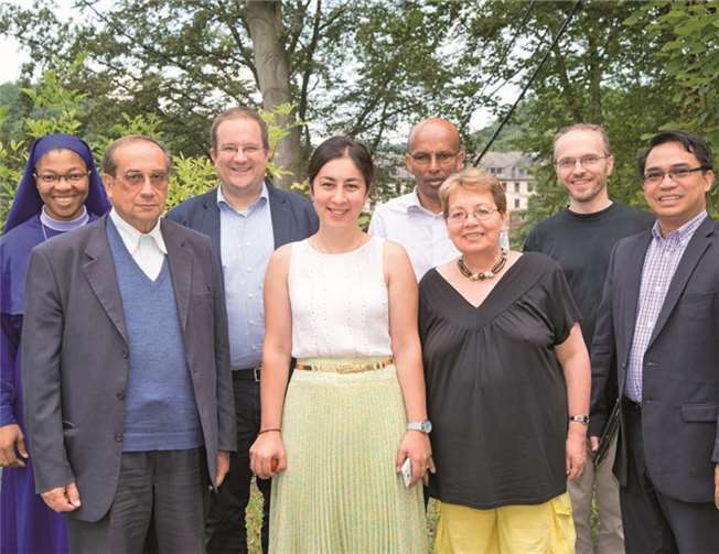 Die Teilnehmerinnen und Teilnehmer des Sommer-Seminars gemeinsam mit Prof. Dr. Dr. Holger Zaborowski (3.v.l.). privat