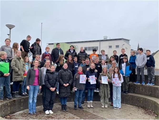 Die Teilnehmerinnen und Teilnehmer des Vorlesewettbewerbs an der St. Stephanus-Realschule Nachtsheim.  Foto: privat