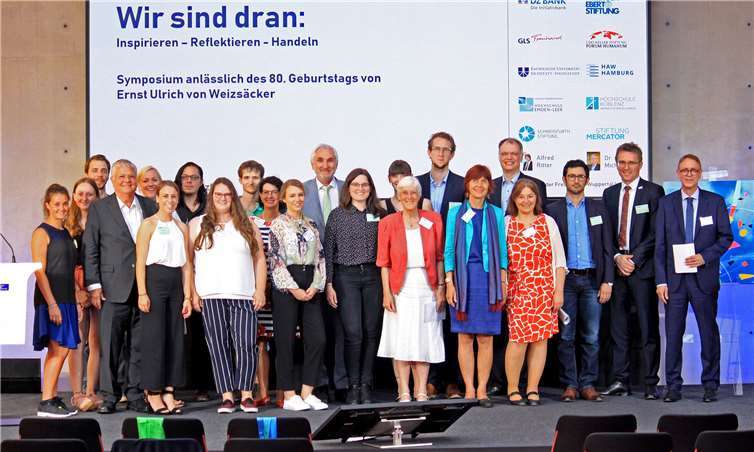 Die Teilnehmerinnen und Teilnehmer des Workshops „Zur Erweiterung und Vertiefung des Menschenrechts auf Bildung“ auf dem Symposium in Berlin. Foto: Christian Meier.