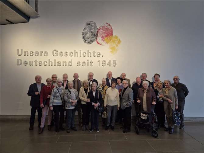 Die Teilnehmerinnen und Teilnehmer im Foyer des Hauses der Geschichte in Bonn.  Foto: privat