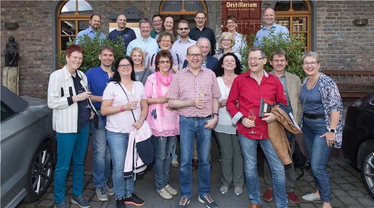 Die Teilnehmerinnen und Teilnehmer lernten die Eifel-Destillerie P.J. Schütz in Grafschaft-Lantershofen kennen. Foto: Karina Schuh