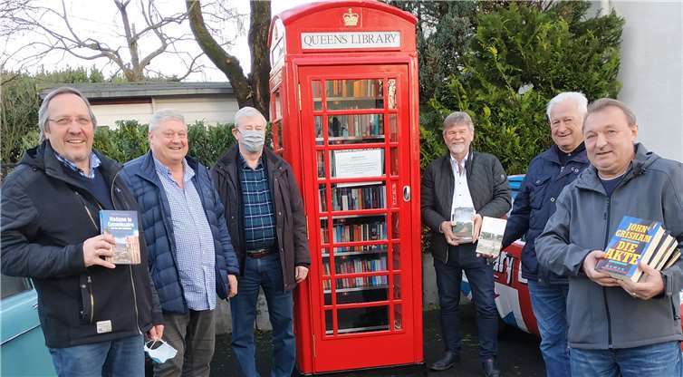 Die Telefonzelle lädt zum Stöbern ein. fFoto: privat