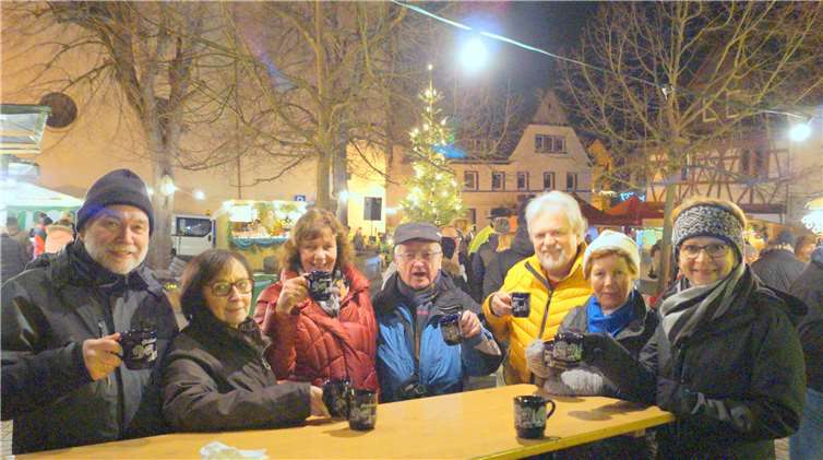 Die Temperaturen waren eisig. Da kam der heiße Punsch oder warmer Eierwein gerade richtig. MT