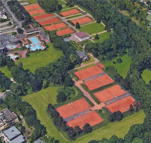 Die Tennisanlage des HTC 2016 aus der Vogelperspektive mit Clubhaus (Gebäude links) und Lenné-Schlösschen ( Gebäude rechts)Fotos: Archiv HTC Bad Neuenahr