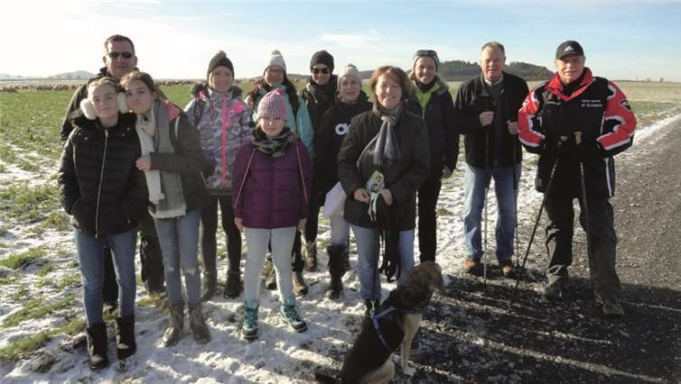 Wunderschöne Winterwanderung Die Tennisfreunde hatten viel Spaß bei ihrer Wanderung im strahlenden Sonnenschein. Monika Havenith