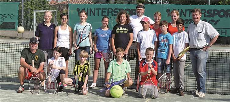 Die Tennisjugend wurde von Tennistrainer Andreas Mirbach sowie von Jugendwartin Ulla Kreutz, Sandra Schneider und Thomas Spitz betreut. Privat