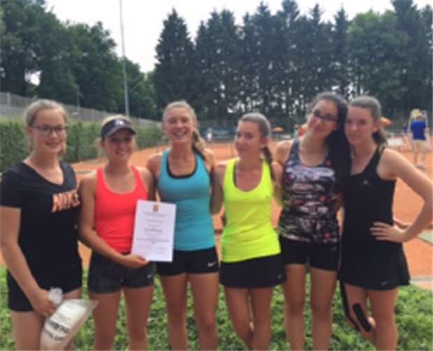 Die Tennismädchen der Wettkampfklasse III haben den Landestitel im Visier.