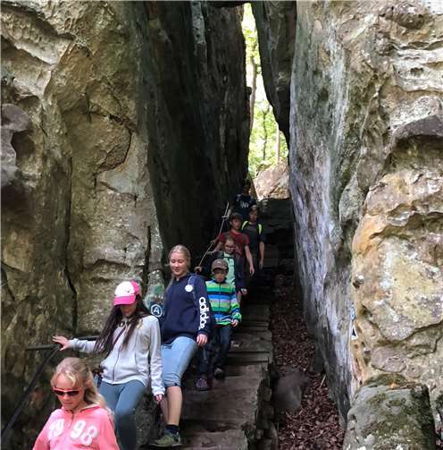 Die Teufelsschlucht, eine bizarre Felslandschaft mit steilen Felswänden, engen Schluchten und Spalten.