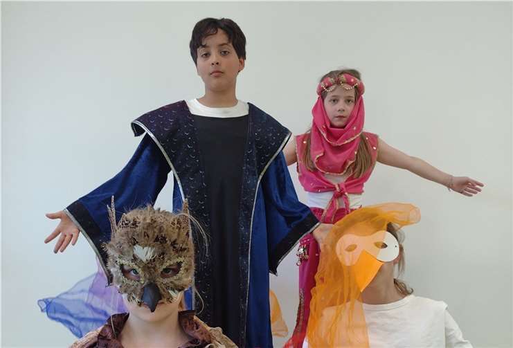 Die Theater-AG der Katholischen Grundschule an der Tomburg präsentiert am 2. Juni 2022 das Theaterstück „Kalif Storch“ im Stadttheater Rheinbach. Foto: privat