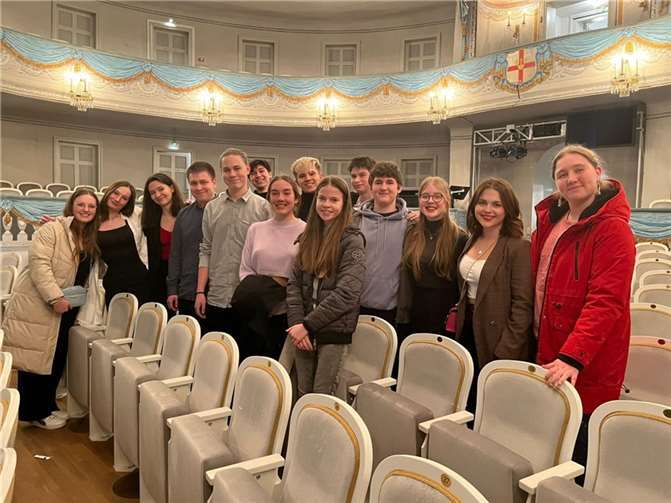 Die Theater-AG zu Besuch im Theater Koblenz.  Foto: Christina Miquel