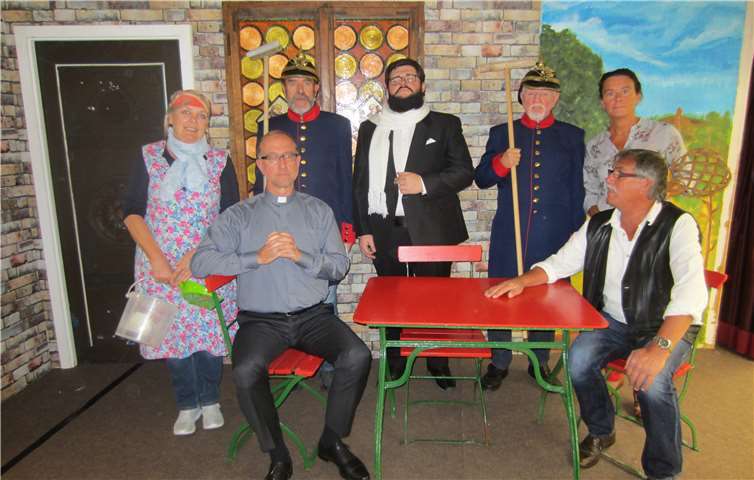 Die Theater-Gruppe bei den auf Hochtouren laufenden Proben. Privat