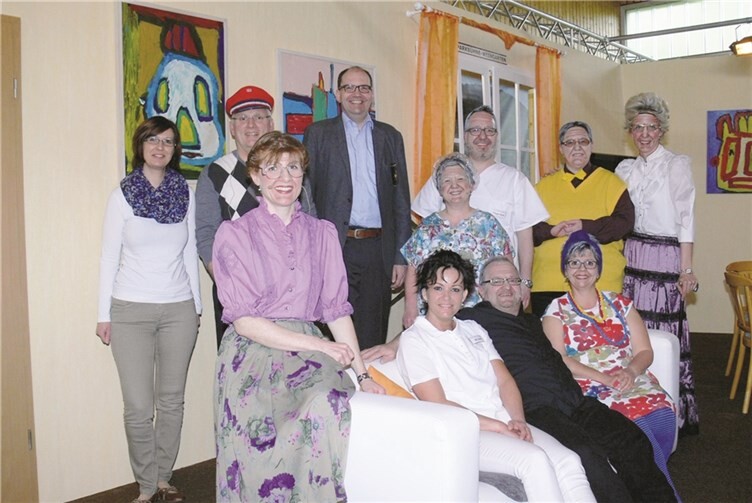 Die Theater- & Singgruppe „Schmerzfrei“ Ellenz-Poltersdorf führte ihr neues Bühnenstück „Die Seniorenklappe“ auf. -TE-