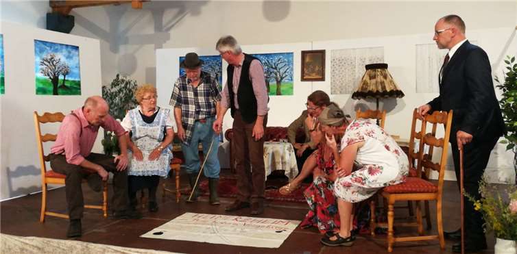 Die Theatergruppe Heimerzheim entführte in die Zeit vor 50 Jahren.Foto: privat