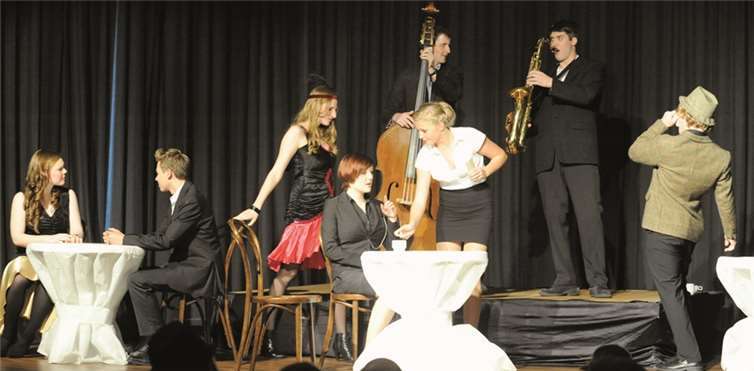 Die Theatergruppe „Les Cigales“ präsentierte ihr neues Stück „Manche mögen’s heiß“. FIX