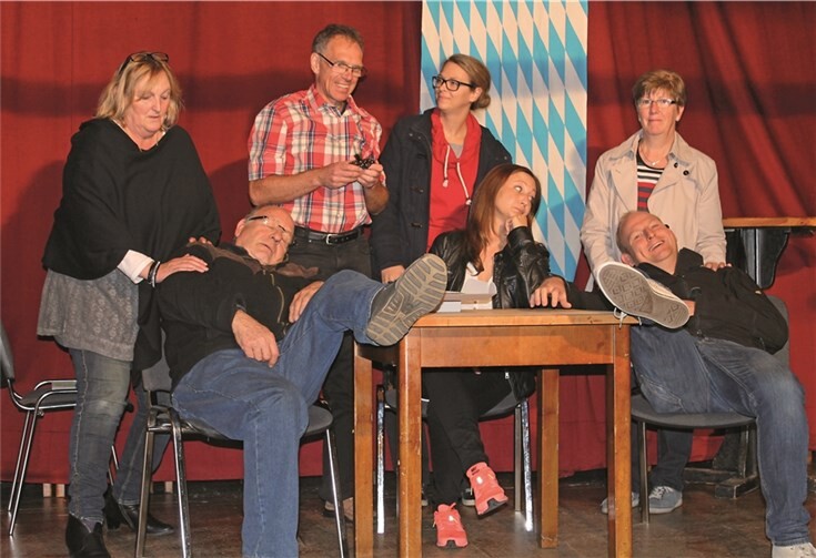 Die Theatergruppe bei der Probe.privat