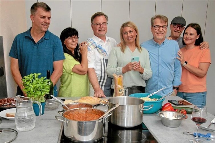 Die Theatergruppe der Kolpingfamilie St. Mauritius Kärlich spielt in diesem Jahr die moderne Gesellschaftskomödie: „Das perfekte Geheimnis“.