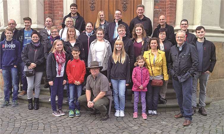 Die „Theatergruppe im Kirchspiel Urbach“ mit ihren Familien beim Jahresausflug in Münster. privat