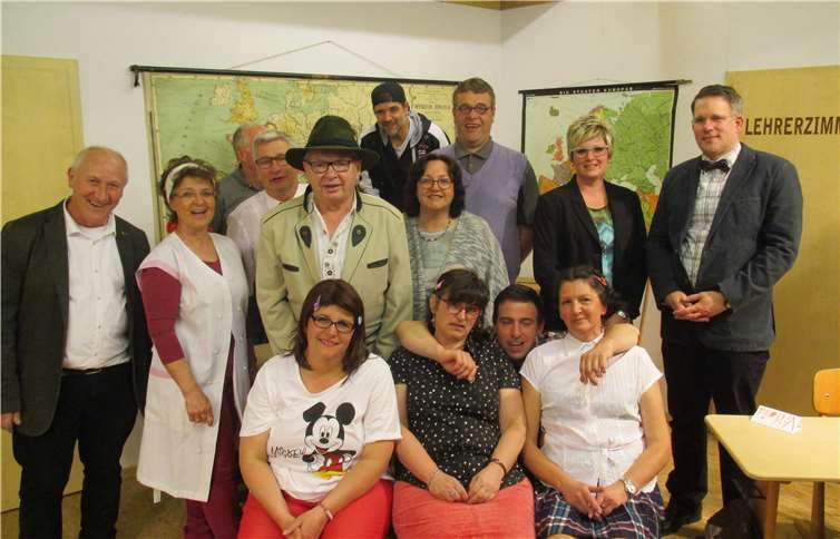 Die Theatergruppe ist gut vorbereitet und freuen sich auf viele Besucher zu den Vorstellungen. privat