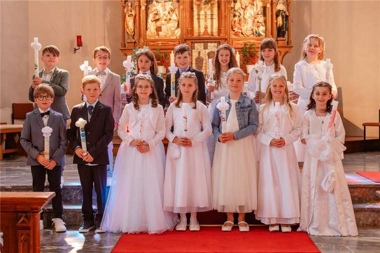 Die Thürer Kommunionkinder in der Pfarrkirche St. Johannes.  Foto: Daniela Mohr Fotografie