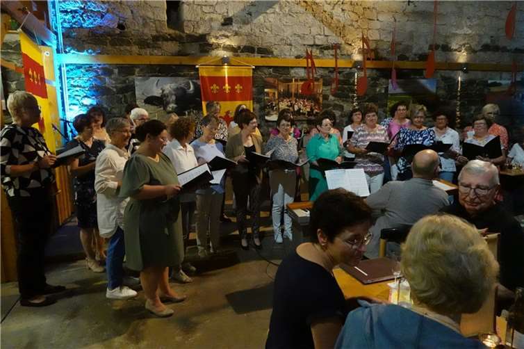 Die Thürer Mädchen beim Scheunenabend.  Fotos: Fritz Hanke
