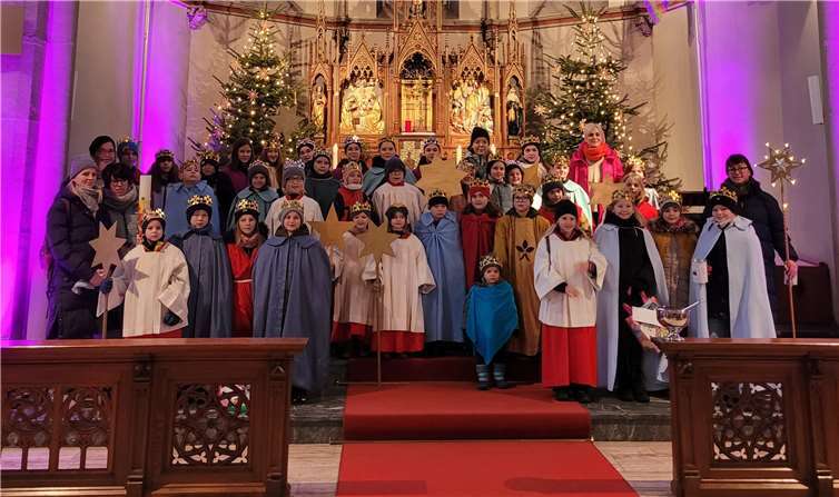 Die Thürer Sternsinger beim Aussendungsgottesdienst in der Pfarrkirche.  Foto: privat