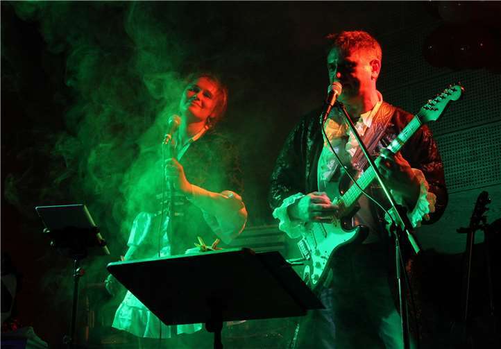 Die Thunderbirds reihten Karnevalshit an Karnevalshitund trafen damit den Nerv der Gäste.