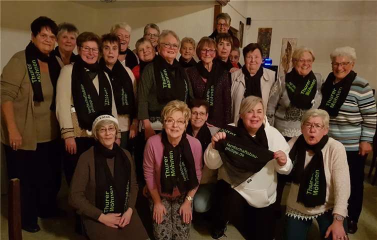 Die Thurer Möhnen freuen sich über die Schals und bedankten sich bei Marco Phillip.Foto: privat