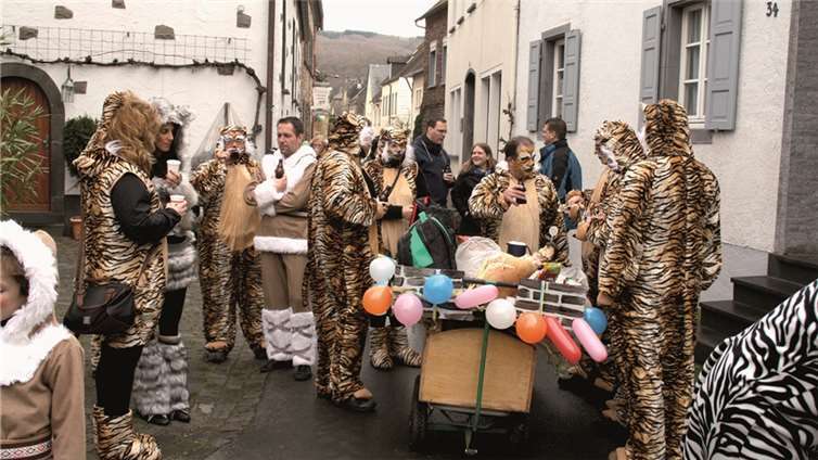 Die Tigergruppe mit Proviantwagen. privat