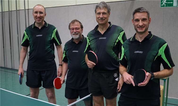 Die Tischtennisherren des TV Rheinbach stehen ungeschlagen auf dem ersten Tabellenplatz. Fotos: Dr. Volkhard Schmanke