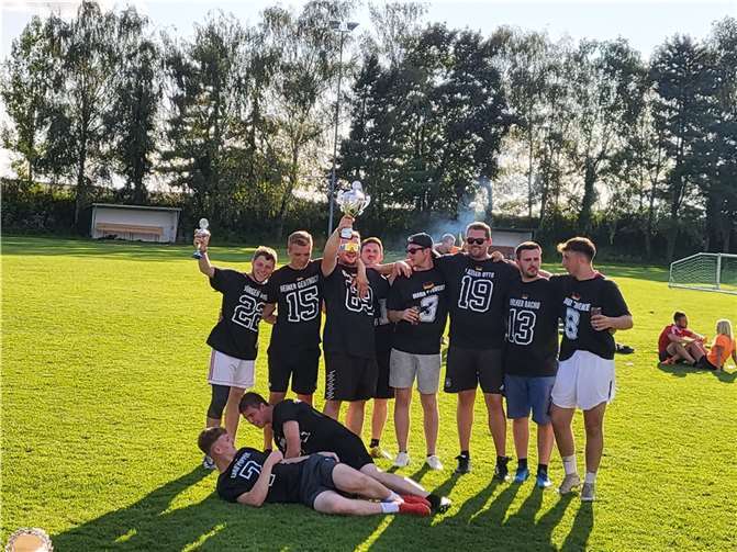 Die Titelverteidiger „Stramme Waden“ aus dem Vorjahr.  Foto: SV Oedingen