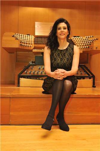 Die Titular-Organistin der Megaron-Konzerthalle Athen, Ourania Gassiou, wird am 12. Juli in Bendorf-Sayn ein besonderes Hörerlebnis bieten.  Foto: Yannis Velissaridis